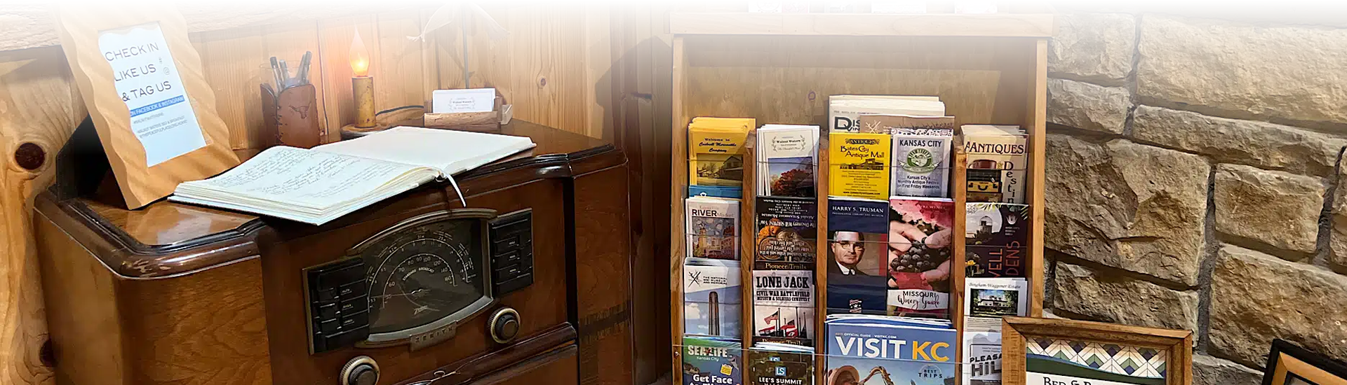 Old time radio and brochure rack at the inn